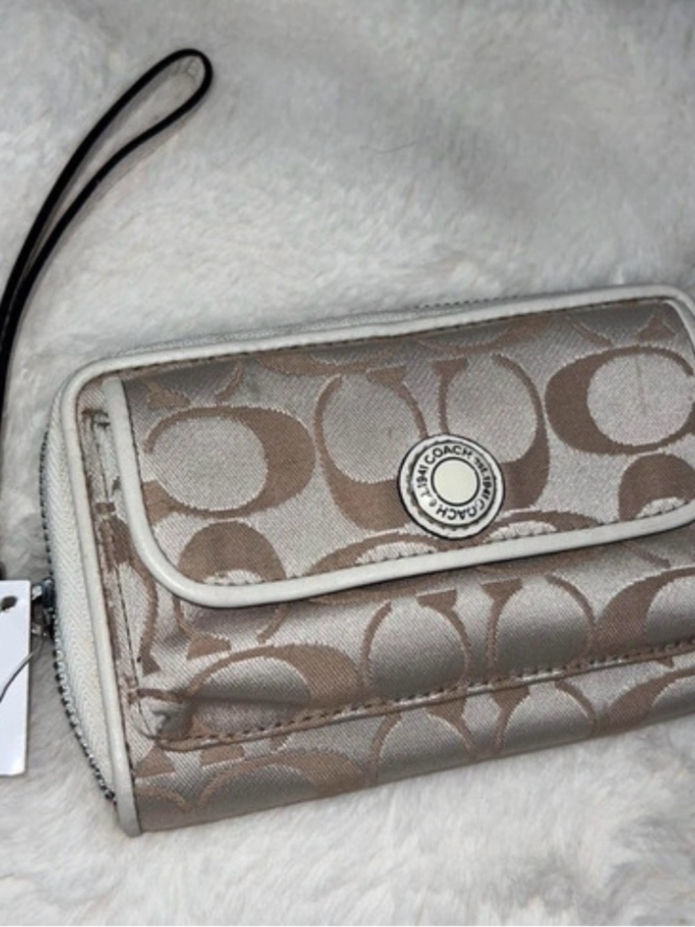 Coach Ash Signature Zip-Around Wristlet F48311 in cream, lt. khaki/ivory